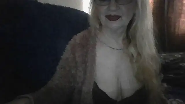 Snapshot of CarlyTreat chatting on 04-10-26, 01:51 CarlyTreat online show from 04-10-26, 01:51