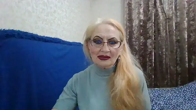 Snapshot of CarlyTreat chatting on 10-31-25, 02:24 CarlyTreat online show from 10-31-25, 02:24