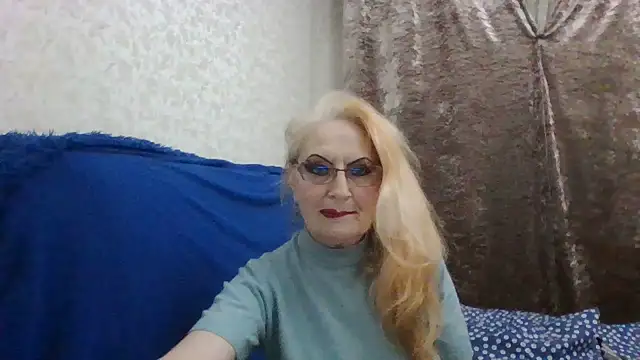 Snapshot of CarlyTreat chatting on 11-04-25, 05:39 CarlyTreat online show from 11-04-25, 05:39