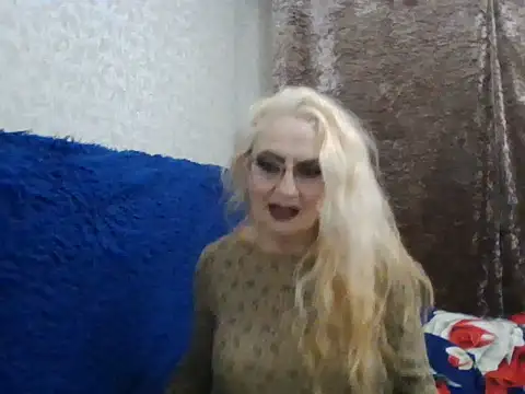 Snapshot of CarlyTreat chatting on 12-01-25, 03:02 CarlyTreat online show from 12-01-25, 03:02