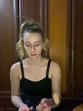 Snapshot of Ameli_Li chatting on 12-03-24, 11:18 Ameli Li online show from 12-03-24, 11:18