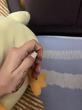 Snapshot of HotIndianCouple__8 chatting on 10-23-25, 11:25 HotIndianCouple 8 online show from 10-23-25, 11:25