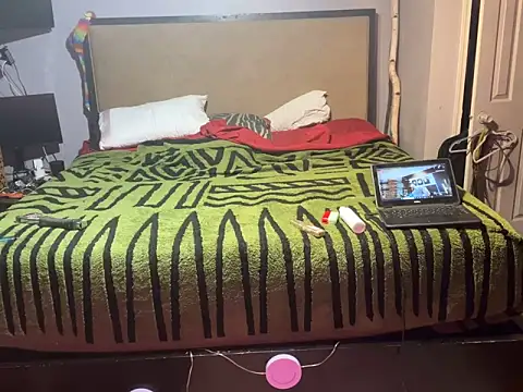 Snapshot of trash4cash chatting on 02-04-26, 05:13 trash4cash online show from 02-04-26, 05:13