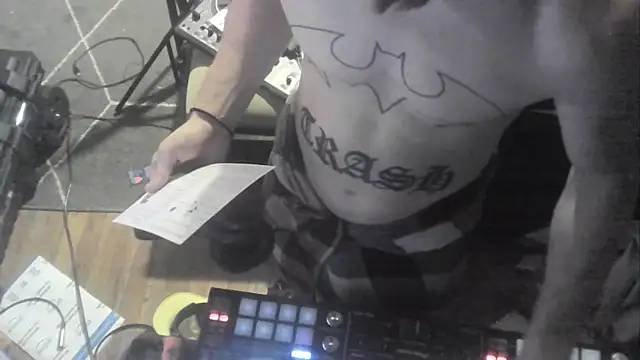 Snapshot of trash4cash chatting on 04-28-26, 07:29 trash4cash online show from 04-28-26, 07:29