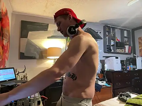 Snapshot of trash4cash chatting on 02-07-26, 07:49 trash4cash online show from 02-07-26, 07:49