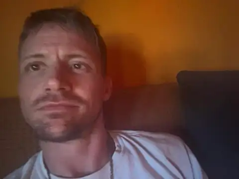 Snapshot of trash4cash chatting on 04-19-26, 11:29 trash4cash online show from 04-19-26, 11:29
