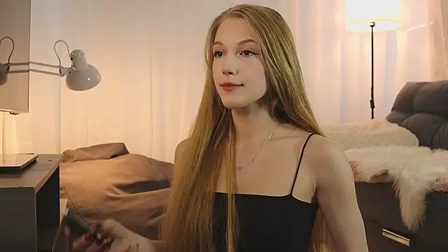 Snapshot of AliceLebel chatting on 05-08-26, 03:38 AliceLebel online show from 05-08-26, 03:38