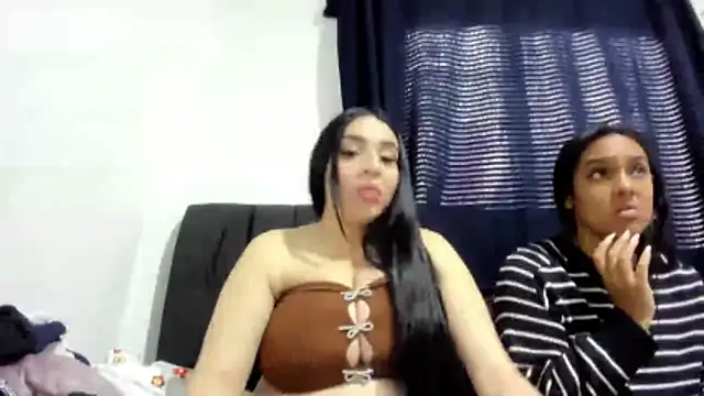 Snapshot of EmmaHole_ chatting on 05-16-26, 09:14 EmmaHole online show from 05-16-26, 09:14