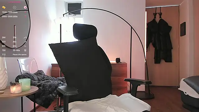 ariana fitl  online show from 12-19-25, 04:31