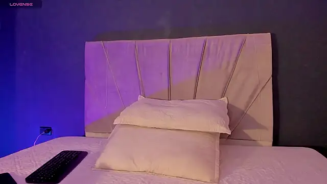 Snapshot of Shayla27 chatting on 02-04-26, 04:13 Shayla27 online show from 02-04-26, 04:13