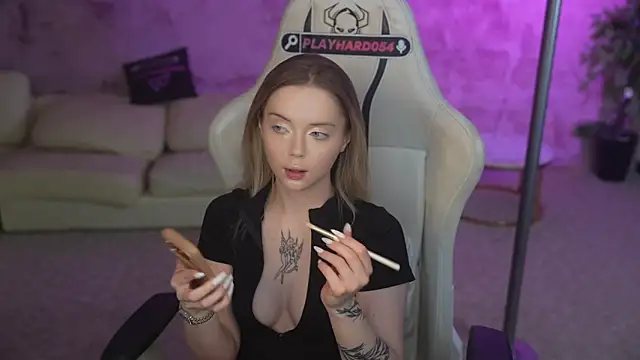 Snapshot of Cassy-Celestial_ chatting on 05-21-26, 08:01 Cassy-Celestial online show from 05-21-26, 08:01