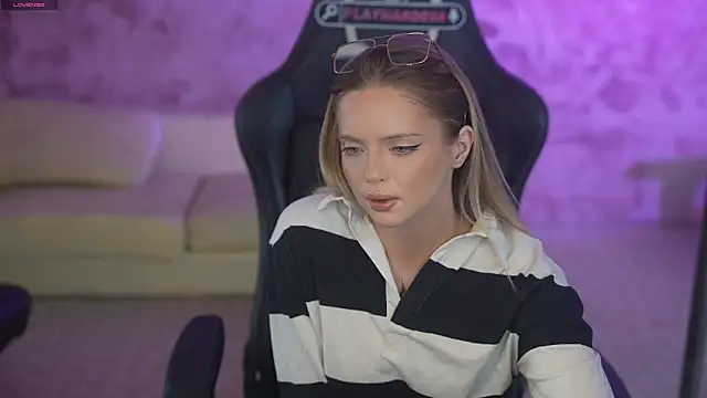 Snapshot of Cassy-Celestial_ chatting on 05-12-26, 07:05 Cassy-Celestial online show from 05-12-26, 07:05