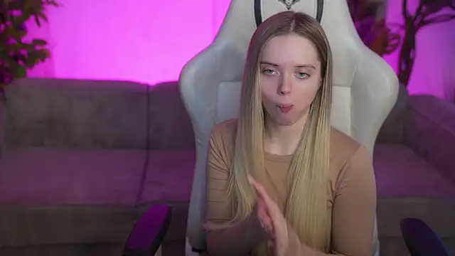 Cassy-Celestial  online show from 12-20-25, 09:34