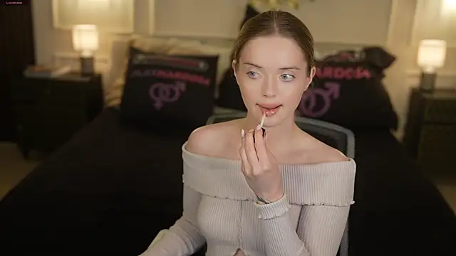 Snapshot of Cassy-Celestial_ chatting on 06-11-26, 08:44 Cassy-Celestial online show from 06-11-26, 08:44