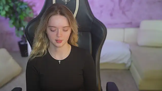 Snapshot of Cassy-Celestial_ chatting on 10-03-25, 04:03 Cassy-Celestial online show from 10-03-25, 04:03
