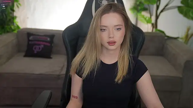 Snapshot of Cassy-Celestial_ chatting on 02-19-26, 08:33 Cassy-Celestial online show from 02-19-26, 08:33