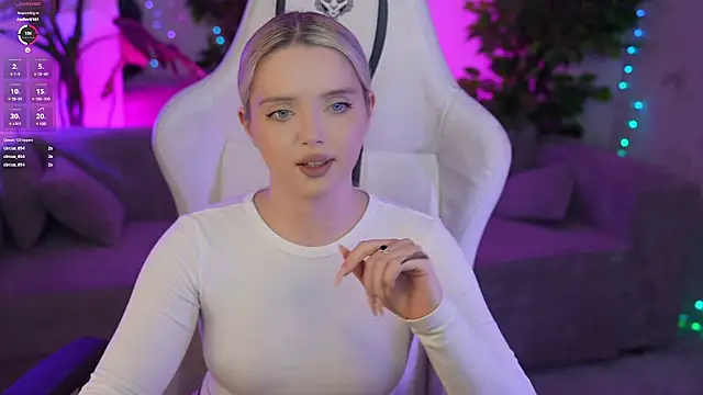 Snapshot of Cassy-Celestial_ chatting on 02-16-25, 06:54 Cassy-Celestial online show from 02-16-25, 06:54