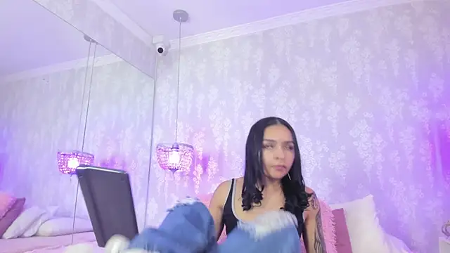 Snapshot of leigh-angels chatting on 05-25-26, 09:35 leigh-angels online show from 05-25-26, 09:35