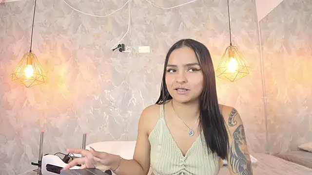 Snapshot of leigh-angels chatting on 06-15-26, 10:20 leigh-angels online show from 06-15-26, 10:20