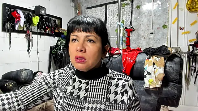 Snapshot of Erlinda-engel chatting on 09-22-25, 12:11 Erlinda-engel online show from 09-22-25, 12:11