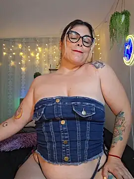 Snapshot of Juliietha_servas chatting on 06-11-26, 12:32 Juliietha servas online show from 06-11-26, 12:32