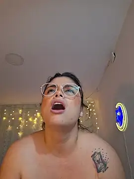 Snapshot of Juliietha_servas chatting on 05-19-26, 01:56 Juliietha servas online show from 05-19-26, 01:56
