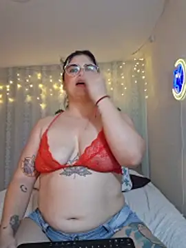 Snapshot of Juliietha_servas chatting on 05-18-26, 04:07 Juliietha servas online show from 05-18-26, 04:07