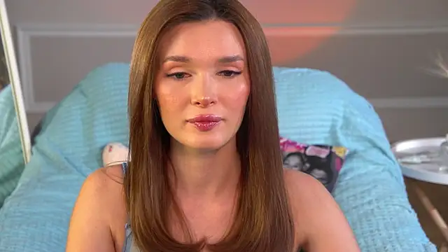 Snapshot of Eva_Golden chatting on 05-27-26, 04:25 Eva Golden online show from 05-27-26, 04:25