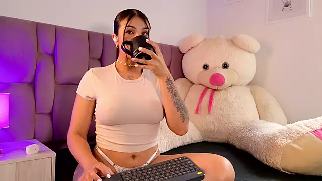 SophiaKarson online show from 01-13-26, 05:50