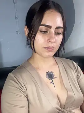 Snapshot of Azuna25 chatting on 05-20-26, 08:17 Azuna25 online show from 05-20-26, 08:17