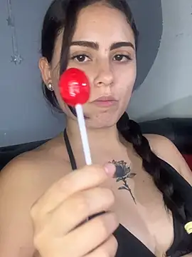 Snapshot of Azuna25 chatting on 05-29-26, 01:33 Azuna25 online show from 05-29-26, 01:33