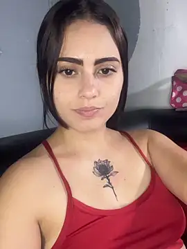 Snapshot of Azuna25 chatting on 05-21-26, 10:18 Azuna25 online show from 05-21-26, 10:18
