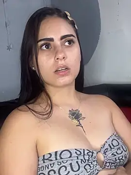 Snapshot of Azuna25 chatting on 06-11-26, 12:32 Azuna25 online show from 06-11-26, 12:32