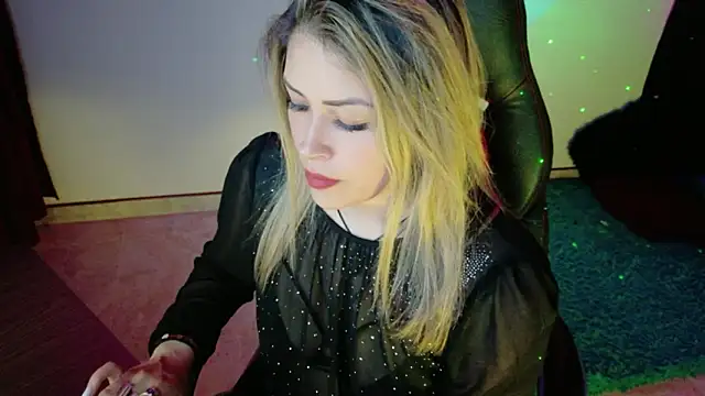 Natalia Montoya online show from 10-27-25, 10:44