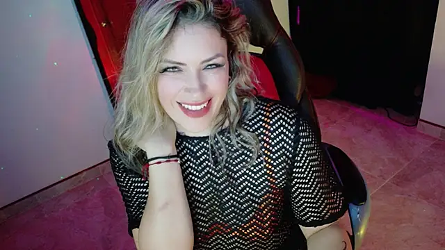 Natalia Montoya online show from 11-24-25, 01:38