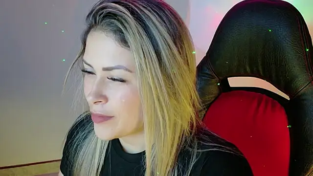 Natalia Montoya online show from 10-30-25, 09:11