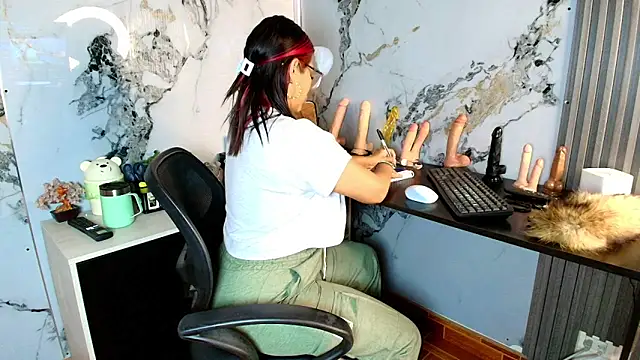 Snapshot of AlixLong chatting on 02-08-26, 09:56 AlixLong online show from 02-08-26, 09:56