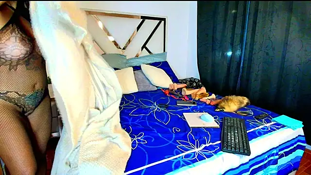 AlixLong online show from 11-14-25, 02:37