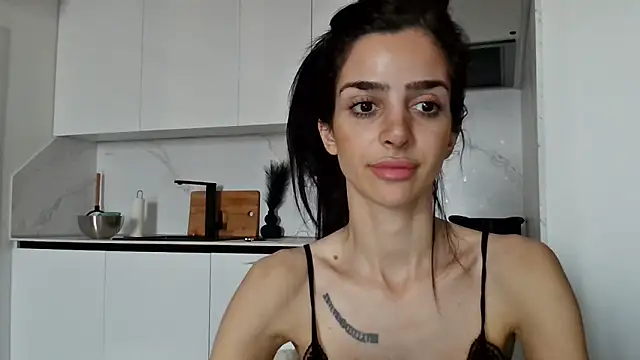 Snapshot of exotic_brunettee chatting on 02-01-25, 01:41 exotic brunettee online show from 02-01-25, 01:41