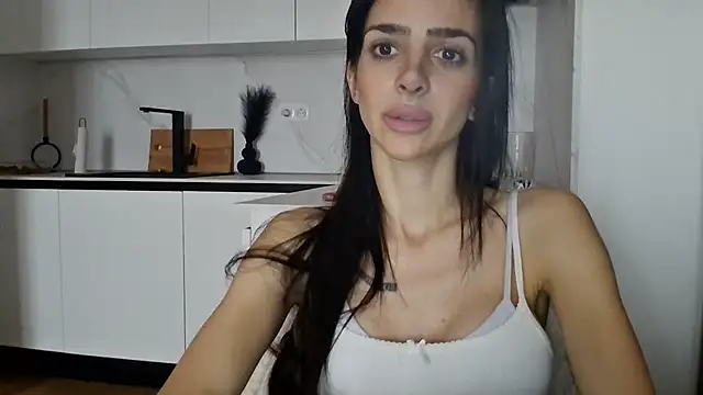 Snapshot of exotic_brunettee chatting on 02-03-25, 11:53 exotic brunettee online show from 02-03-25, 11:53