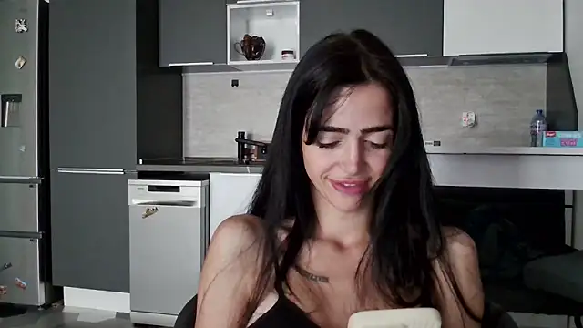 Snapshot of exotic_brunettee chatting on 10-06-25, 01:34 exotic brunettee online show from 10-06-25, 01:34
