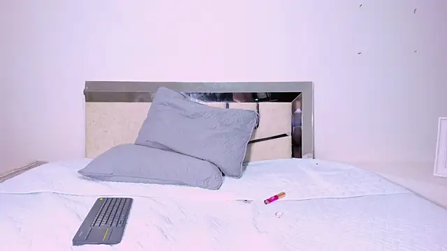 LaurenSnow online show from 03-01-25, 07:26