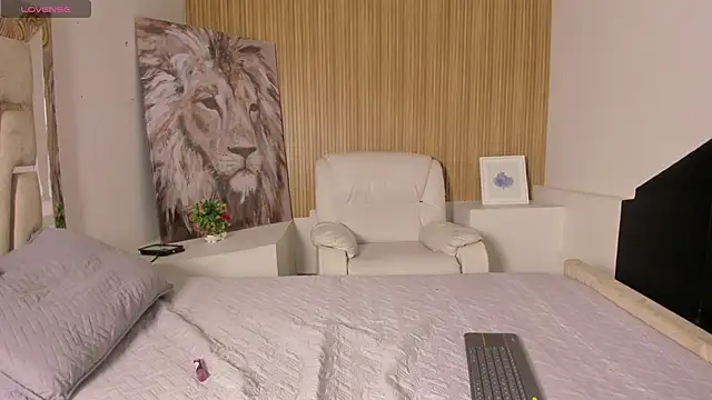 LaurenSnow online show from 10-06-25, 03:57