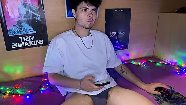 Snapshot of mystrauud chatting on 10-13-25, 03:35 mystrauud online show from 10-13-25, 03:35