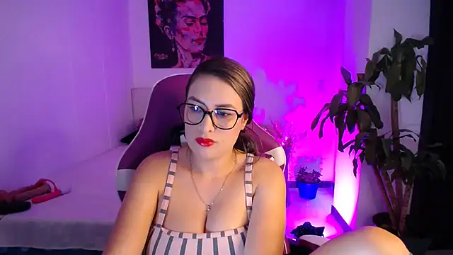 esmeraldaa230 online show from 10-15-25, 08:28