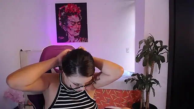 esmeraldaa230 online show from 02-12-26, 07:13