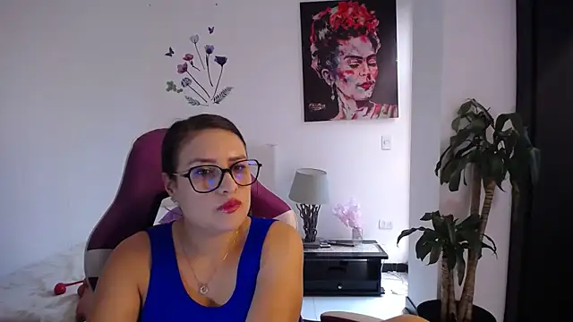 esmeraldaa230 online show from 03-05-26, 07:43