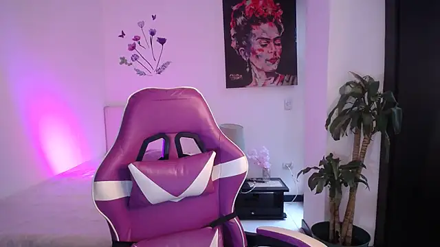 esmeraldaa230 online show from 03-06-26, 07:42