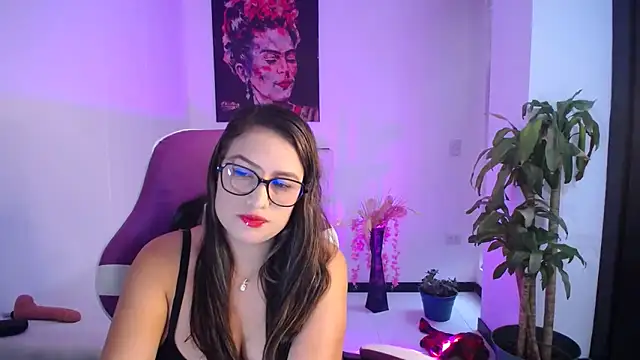 esmeraldaa230 online show from 11-10-25, 07:52