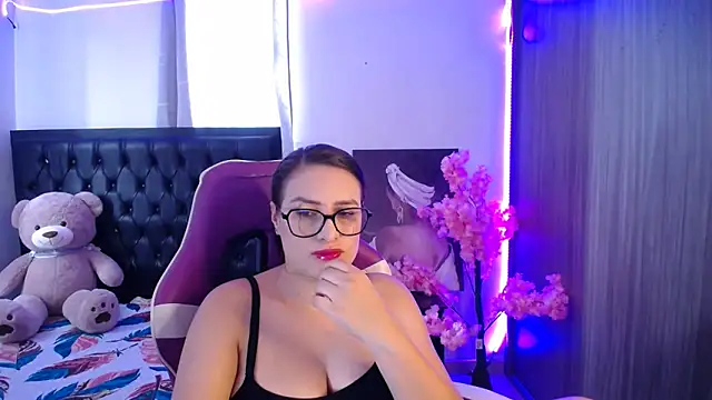 Snapshot of esmeraldaa230 chatting on 04-28-26, 07:07 esmeraldaa230 online show from 04-28-26, 07:07